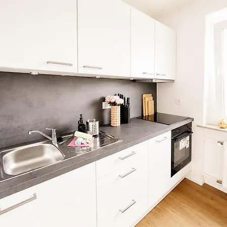 아파트 Modernes & Stilvolles Komfort-apartment Mit Balkon
