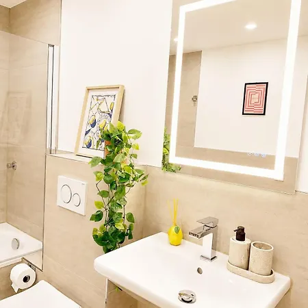 Modernes & Stilvolles Komfort-apartment Mit Balkon *