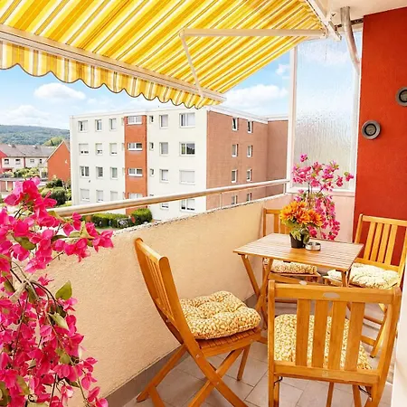 Modernes & Stilvolles Komfort-apartment Mit Balkon 바르싱하우젠