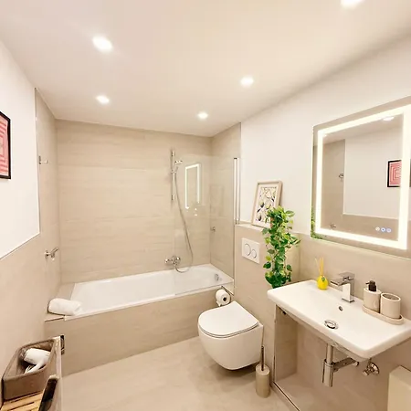 Διαμέρισμα Modernes & Stilvolles Komfort-apartment Mit Balkon *