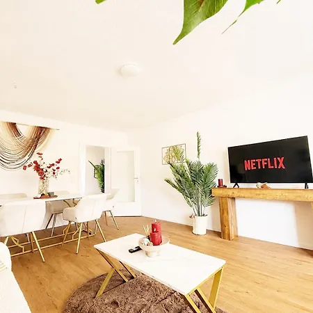 Modernes & Stilvolles Komfort-apartment Mit Balkon